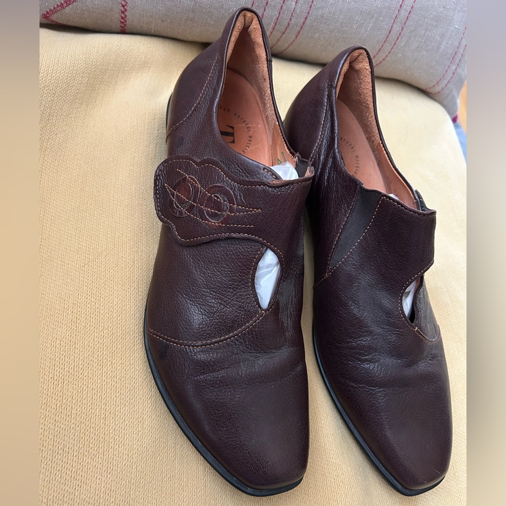Brown Leather Women's Shoes - Picture 2 of 6